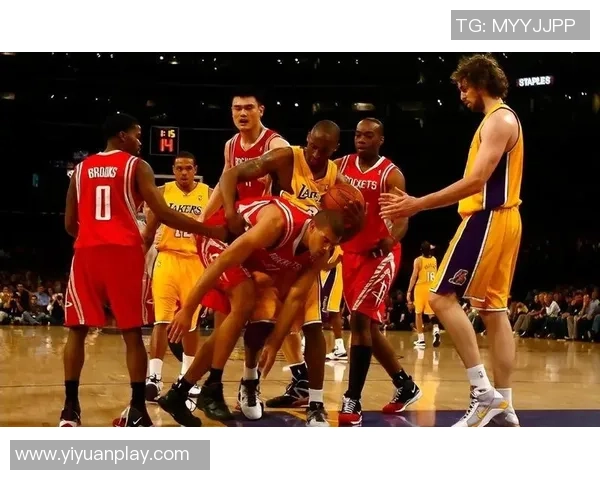 2009年湖人对火箭第二场激战回顾与精彩瞬间分析