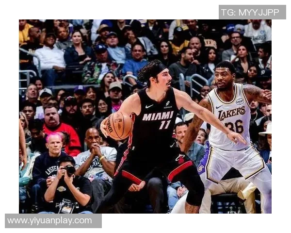 湖人队与热火队第二场比赛精彩回顾与分析全场亮点尽在其中 湖人队与热火队第二场比赛精彩回顾与分析全场亮点尽在其中